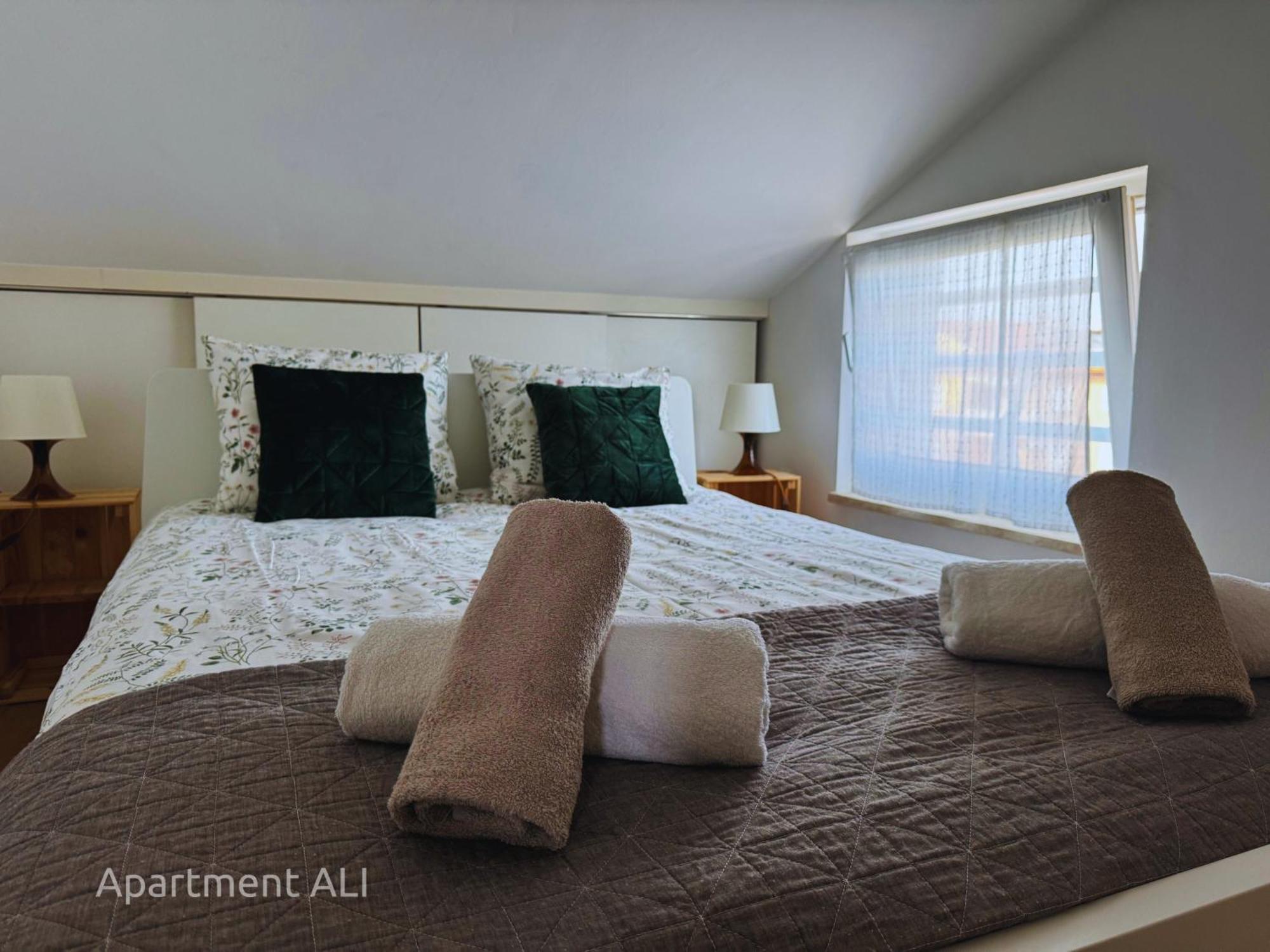 Apartments Ali & El - Perfect For Couples Rovinj Exterior photo