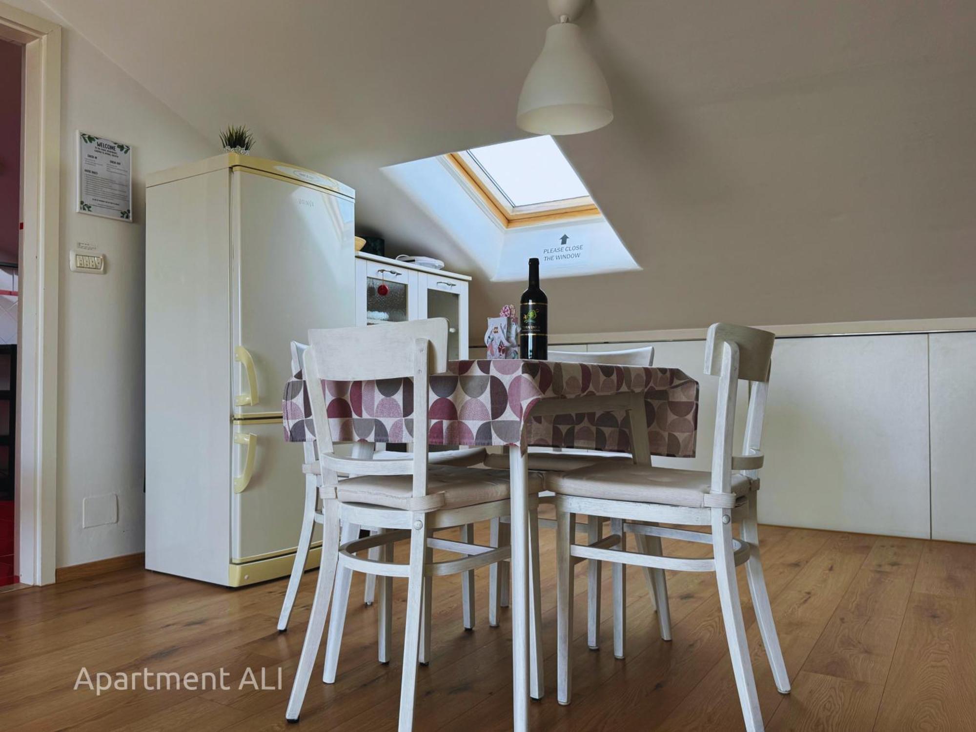 Apartments Ali & El - Perfect For Couples Rovinj Exterior photo